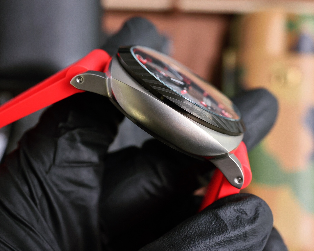 Panerai Luminor Curved coated glass Red